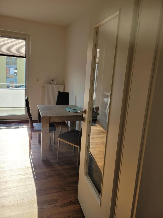 Schoene Einfache Ferienwohnung Zwischen Stadt Und Meer Вилхелмсхафен Екстериор снимка